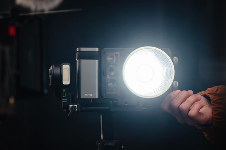 Produktbild Zhiyun Molus X100 Pro (Videoleuchte)