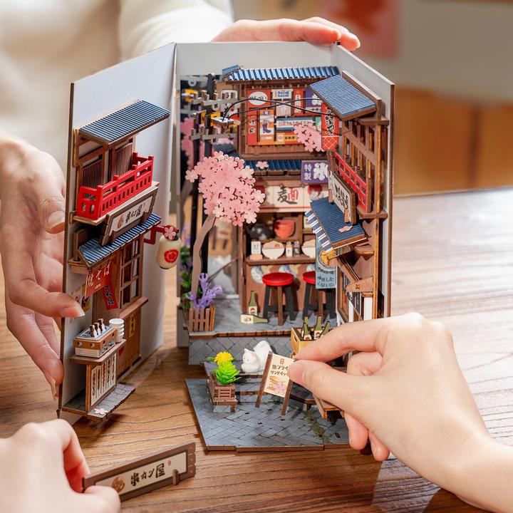Produktbild Robotime Sakura's Weinstrasse, Modell Art: Book Nook