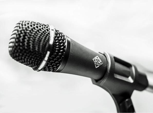 Produktbild Telefunken Mikrofon M80 schwarz mit Mikrofonständer gerade