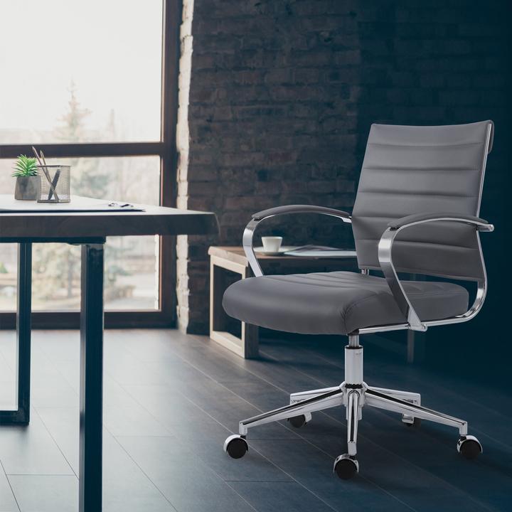 Actual product image CLP Oakland office chair, height-adjustable and swivelling