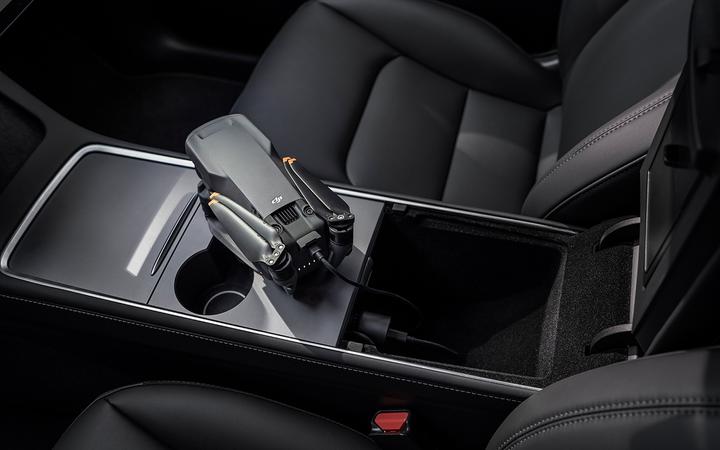 Produktbild DJI Autoladegerät (Drohnen Ladegerät, DJI Mavic 3 Classic, DJI Mavic 3 Pro, DJI Air 3, DJI Avata, DJI Mavic 3 Cine, DJI Mavic 3, DJI Mavic 3 Pro Cine)