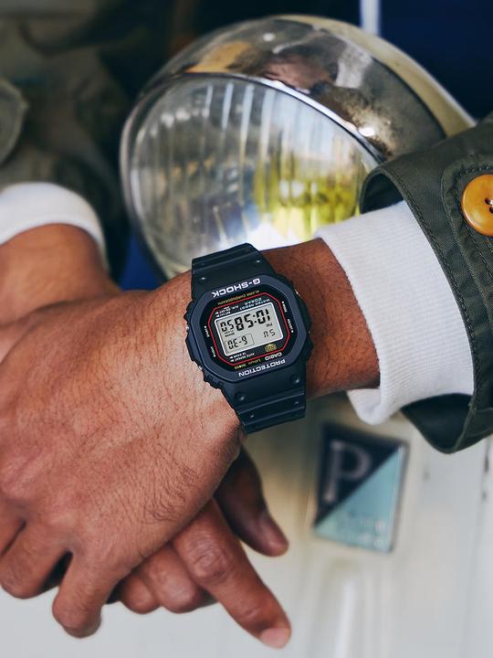 Actual product image Casio DW-5000R-1AER (Chronograph, 42.30 mm)