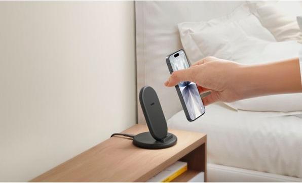 Actual product image Belkin BoostCharge 15W Ladestand kabellos, ohne Netzt. WIB006hqBK (9 W)