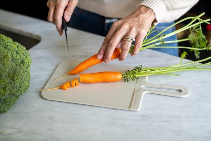 Produktbild Koziol Schneidebrett Snap S 16.6 cm x 33.1 cm, Koralle