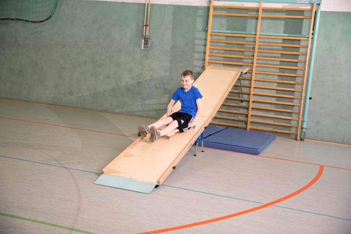 Sport-Thieme Rollbrettbahn-Set Schiefe Ebene 1