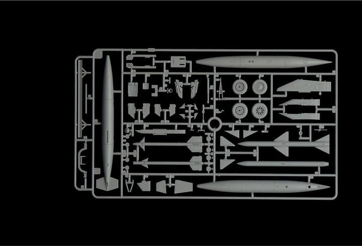 Actual product image Italeri F-104G Recce (upgraded edition)