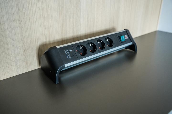 Produktbild Brennenstuhl Steckdosenleiste ALU-Office-Line 4fach 1,8m USB (4 x, USB-A, 1.80 m)
