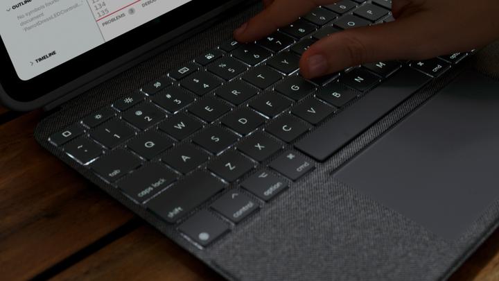 Image du produit Logitech Combo Touch Pour Ipad (10th Gen) (DE, iPad 2022 (10e génération))