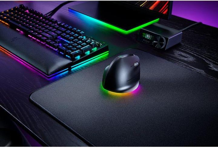 Actual product image Razer Pro Click V2 Vertical Edition (Cable, Wireless)