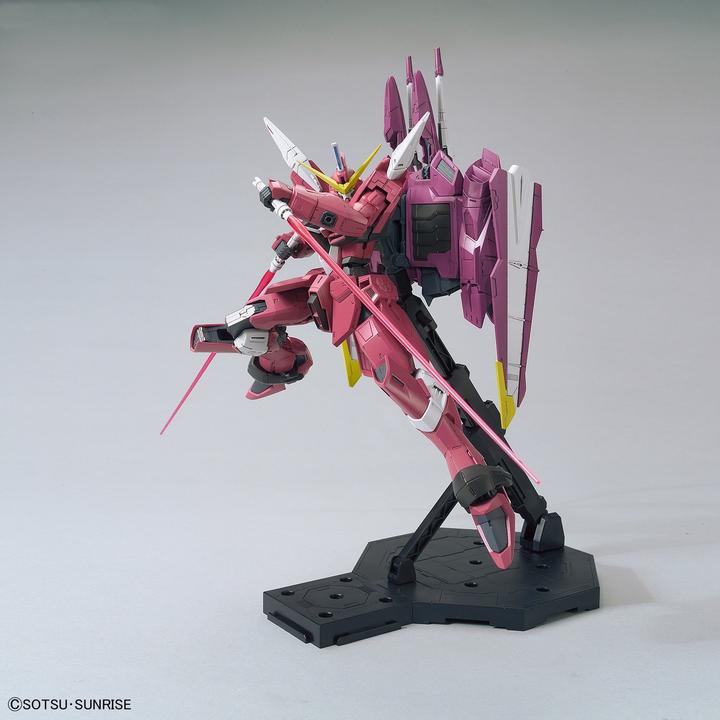 Actual product image Bandai Gundam - Justice Gundam Master Grade