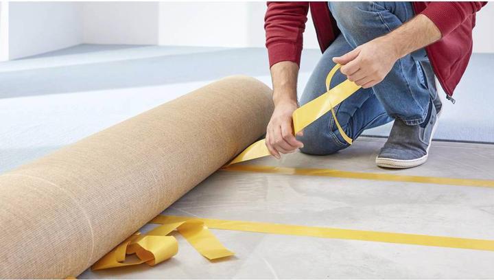 Actual product image tesa Verlegeband extra stark klebend im 6er Pack - Doppelseitiges Klebeband zum Verlegen von Teppich (50 mm)