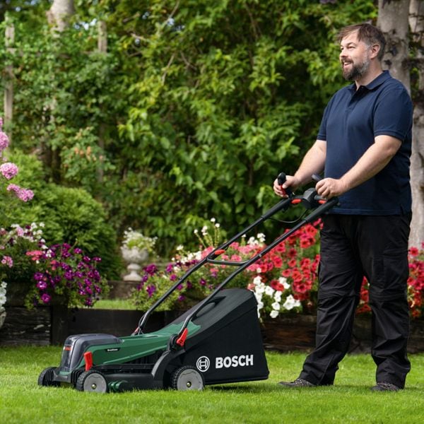 Image du produit Bosch Home & Garden UniversalRotak (Fonctionnement sur batterie)