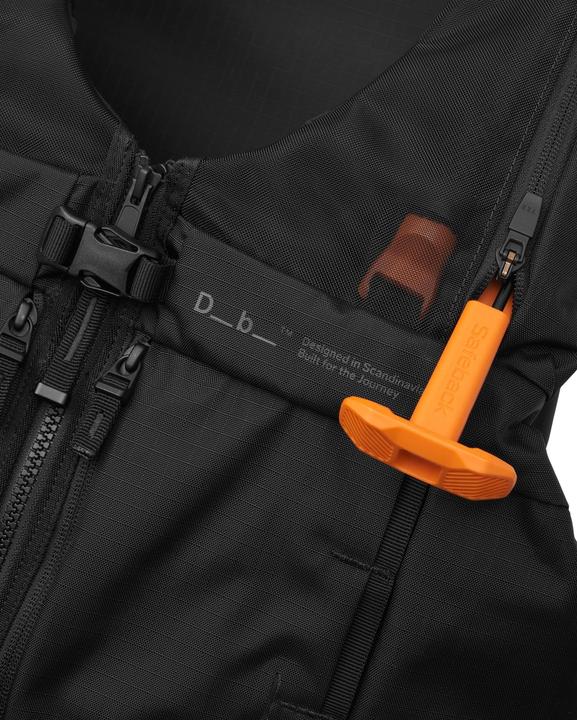 Actual product image D_b_ Snow Pro Vest (8 l)
