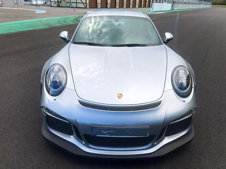 Immagine prodotto Smartbox 2 giri al volante di una Porsche 991 GT3 RS sulla pista di Anneau du Rhin (1 Persona)