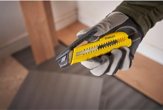 Actual product image Stanley Cutter 18mm with slider (Cutters)