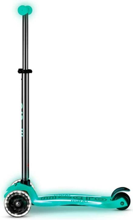 Actual product image Micro Scooter Maxi Deluxe Glow LED Plus Jelly Green