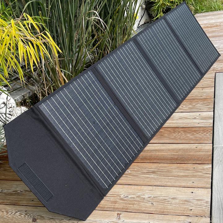 Produktbild XCell Solarpanel 100W faltbar max. 18 Volt, das faltbare Solar-Panel mit dem Ladestrom max. 5,5A Ausgang (100 W, 4.10 kg)