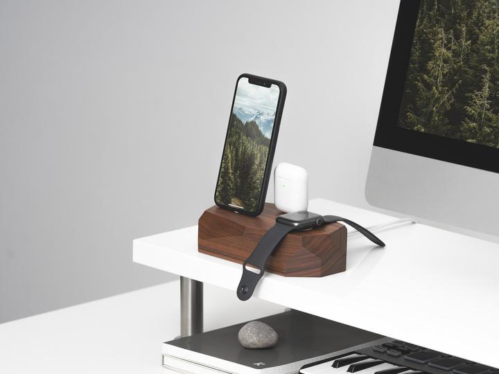 Actual product image Oakywood Triple Dock - Wooden docking station for three devices - 1 x Lightning, 1 x USB-C
