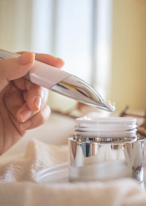 Actual product image InFace DIXIX IONIC MASSAGER, EB-892, ROSA, EU