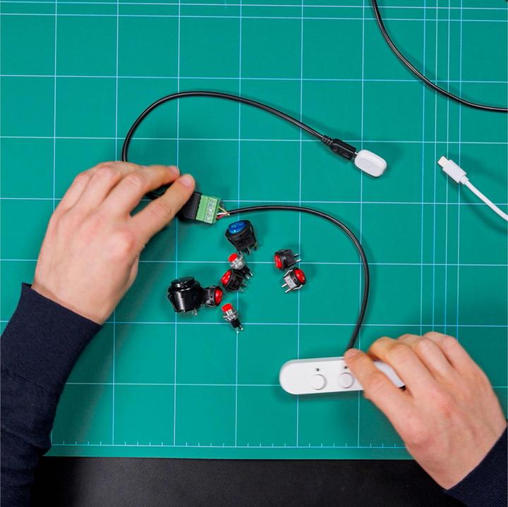 Actual product image Shelly · The Pill · 5-Terminal Add-on