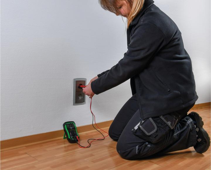 Actual product image Schneider IMT23222 (CAT III 600V)