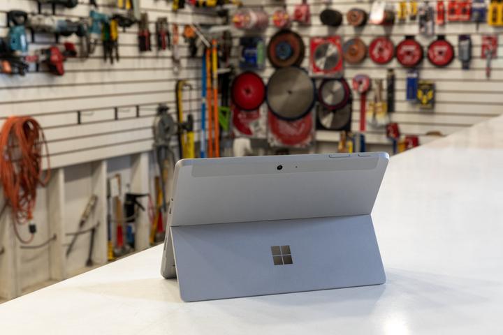 Produktbild Microsoft Surface Go 2 (10.50", 128 GB, Platin)