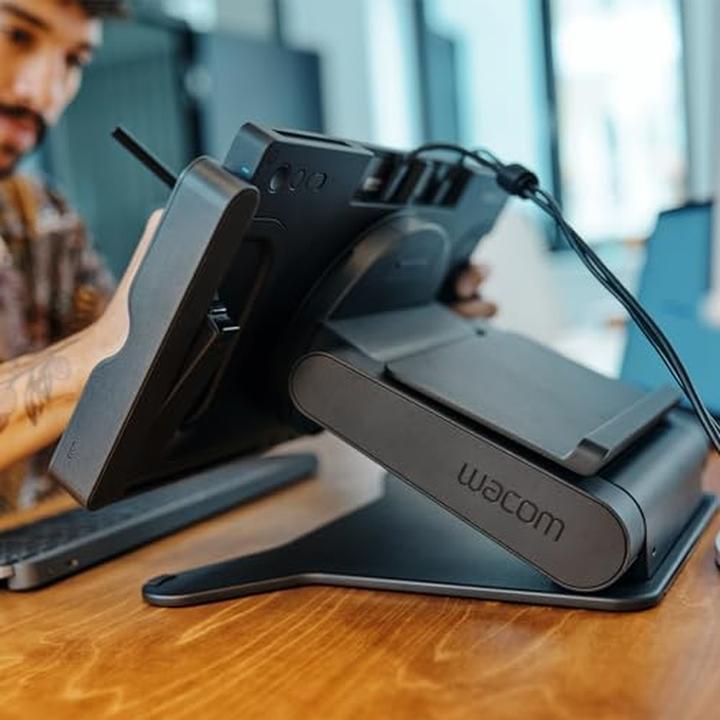 Actual product image Wacom Cintiq Pro 17 Stand (17")