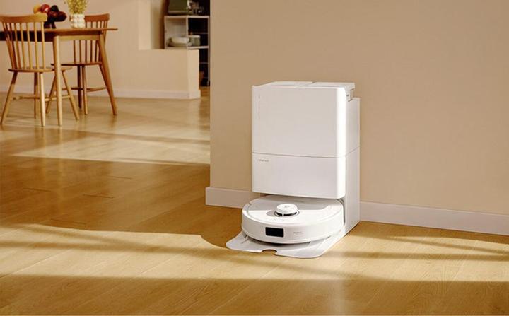Actual product image Roborock Qrevo MaxV (Vacuum mopping robot)