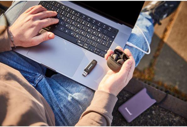 Produktbild Intenso Powerbank F10000 10000 mAh Purple (10000 mAh, 20 W, 37 Wh)