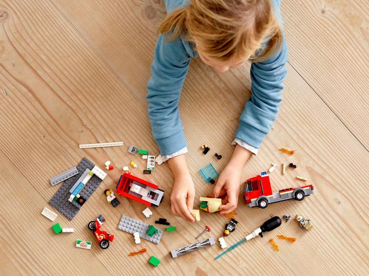 Produktbild LEGO Feuerwehreinsatz im Burger-Restaurant (60214, LEGO City)