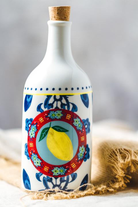 Actual product image Kitchen Craft Oil and Vinegar Bottle (640 ml)