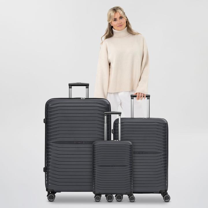 Actual product image Stratic Shine 4 wheel suitcase set 3-piece (193 l)
