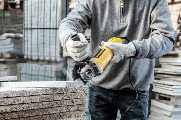 Actual product image DeWalt DWE4117QS angle grinder (125 mm)