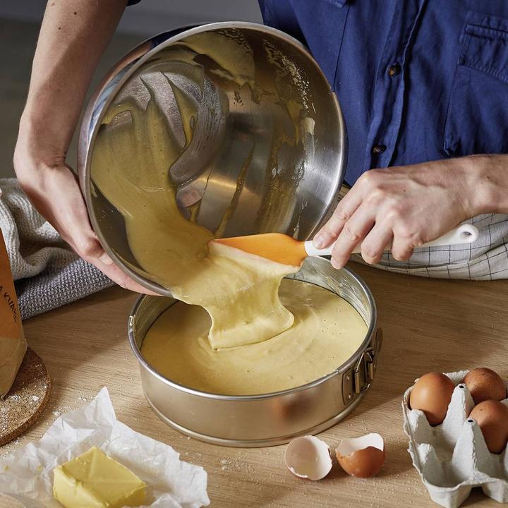 Actual product image Fiskars Functional Form Dough Scraper with Silicone