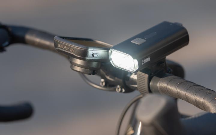 Produktbild BBB Lichtset StrikeDuo 2100i + BLS-168 (2100 lm, 80 lm)