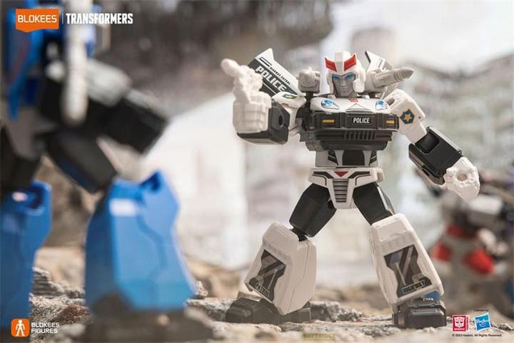 Actual product image Blokees Transformers Plastic Model Kit Galaxy Version 01 Roll Out Range (9)