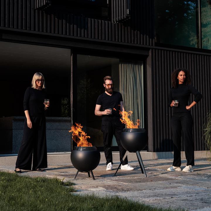 Actual product image Höfats MOON 45 all black Feuerkorb mit niedrigem Fuss (45 cm)