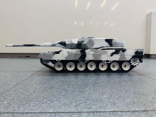 Produktbild Es-toys RC Panzer „German Leopard 2A6“ Schnee Tarnung Lackiert Heng Long 1:16 mit Stahlgetriebe (RTR Ready-to-Run)