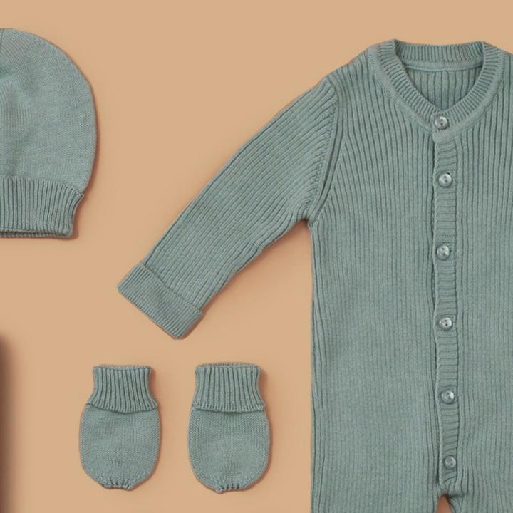 Produktbild Zero.99 Neugeborenen-Set 5-tlg. – Decke, Schlafanzug mit Knöpfen, Kratzhandschuhe, Babyschuhe, Mütze (50, 56, 62, 68)