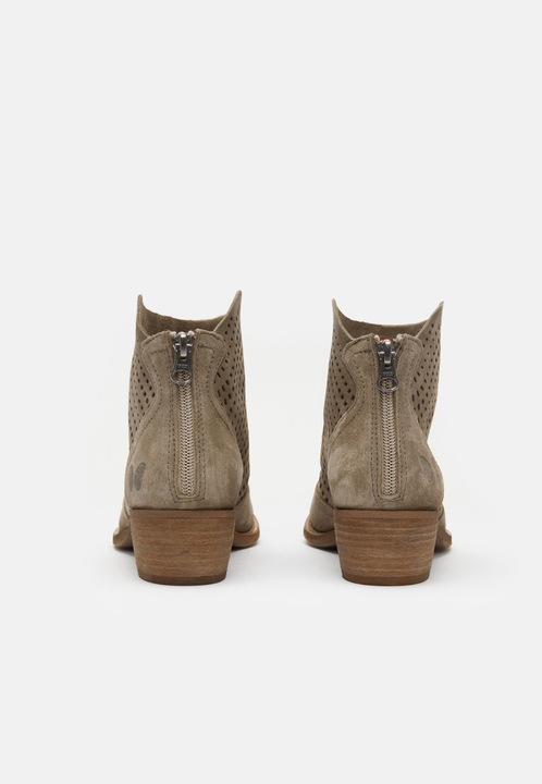 Produktbild Felmini Die Felmini-Stiefelette aus weichem Leder, besticht durch ihr schönes Stanzmuster. Diese Stiefelette (36)