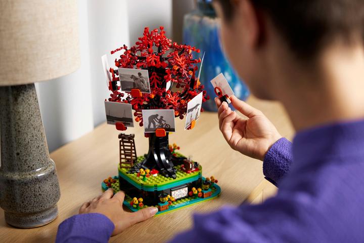 Image du produit LEGO Ideas Arbre généalogique (21346, LEGO Ideas, LEGO difficiles à trouver)