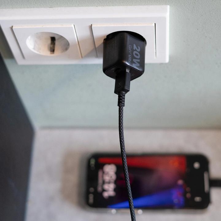 Image du produit Xtorm 1 x USB-C 20W, 1x USB-A 18W, ohne Kabel XEC020 black (20 W)