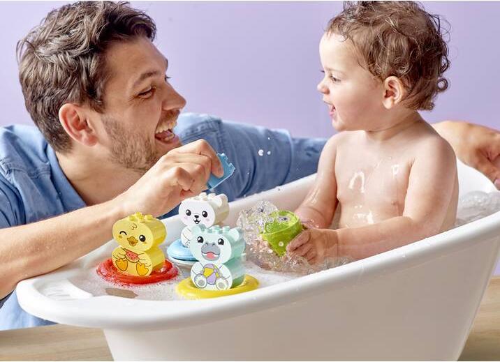 Actual product image LEGO Bathtub fun: swimming animal train (10965)