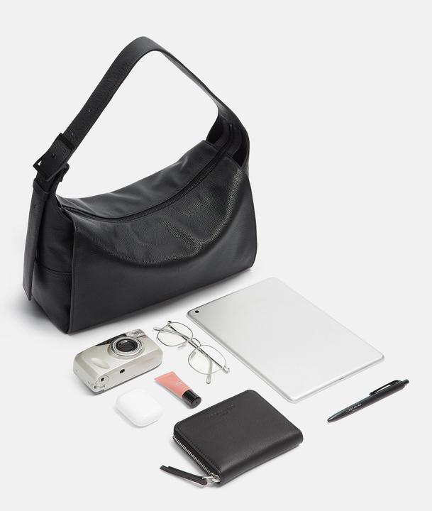 Actual product image Liebeskind Berlin Hobo M Lou Cracked Leather Forest