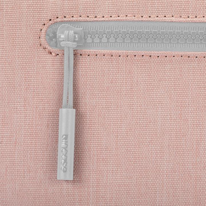 Actual product image Incase Compact (14", Apple)