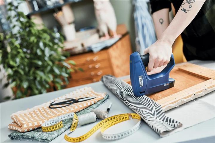 Actual product image Rapid BTX10 battery tacker