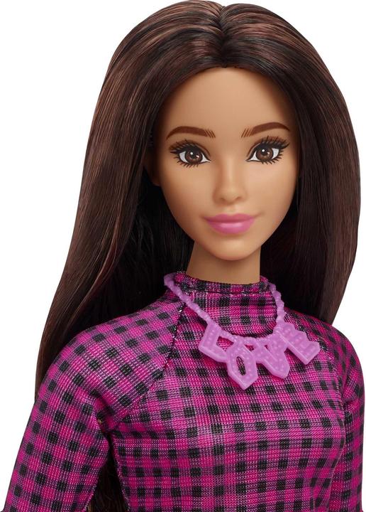 Actual product image Barbie Fashionistas doll in pink and black plaid dress, curvy, "Love" necklace, for children from 3 to 8