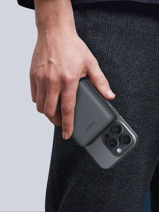 Actual product image Aukey MagFusion Slim (10000 mAh, 20 W, 38.50 Wh)