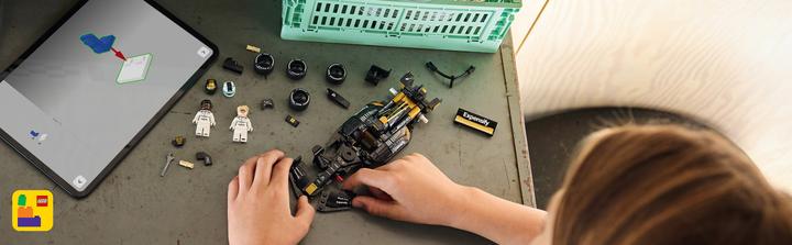 Produktbild LEGO APXGP Team Race Car aus F1® Der Film (77252)