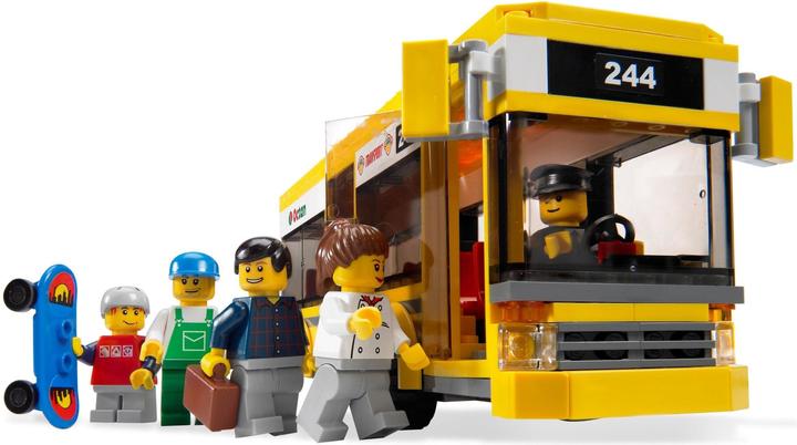 Immagine prodotto LEGO Stadtviertel mit Bus (7641, LEGO City)